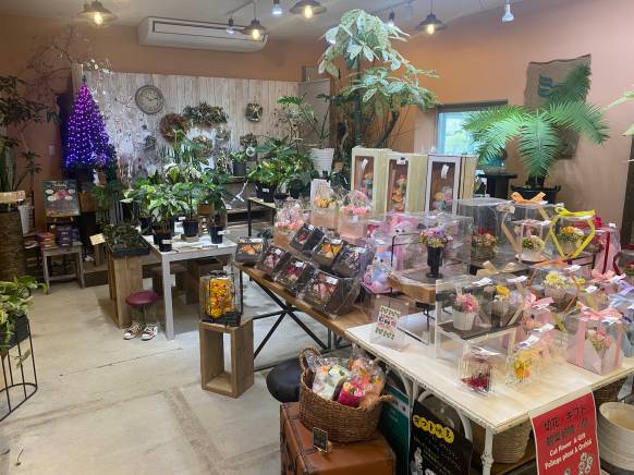 「花のみやさこ」　（広島県東広島市）の花屋店舗写真4